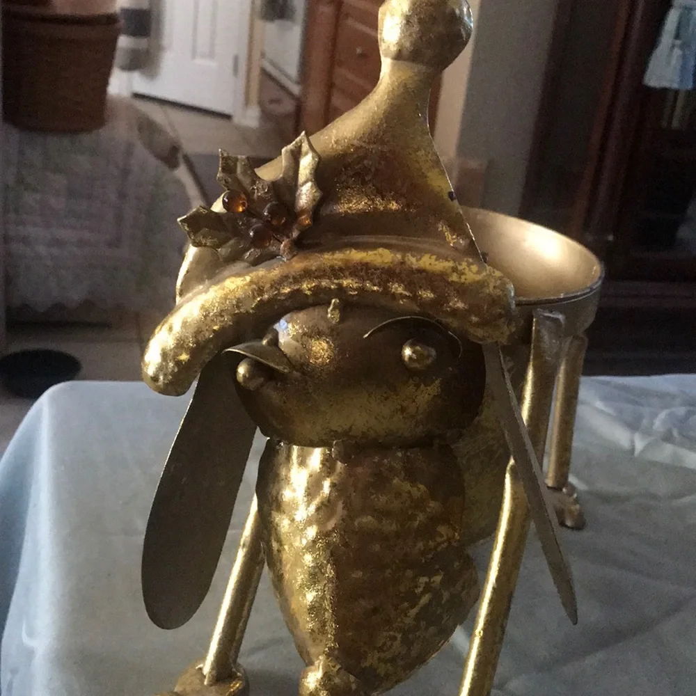 unknown gold metal